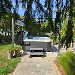 Stonehouse Ana With Jacuzzi Rovinj-krmed 펜션 *