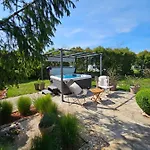 Stonehouse Ana With Jacuzzi Rovinj-krmed *