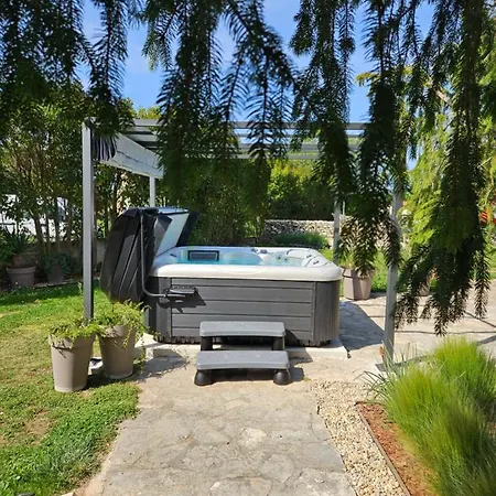 Stonehouse Ana With Jacuzzi Rovinj-krmed Prázdninový dům *
