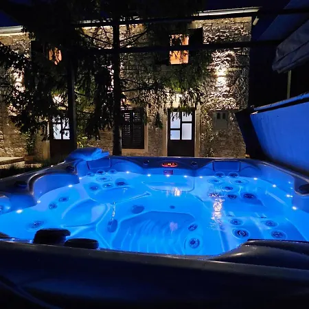 Prázdninový dům Stonehouse Ana With Jacuzzi Rovinj-krmed