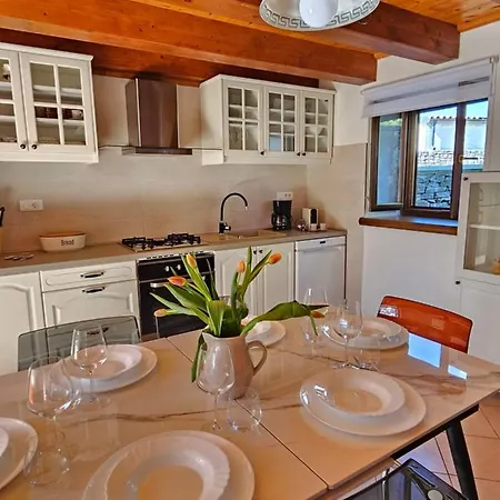 Stonehouse Ana With Jacuzzi Rovinj-krmed Vakantiehuis