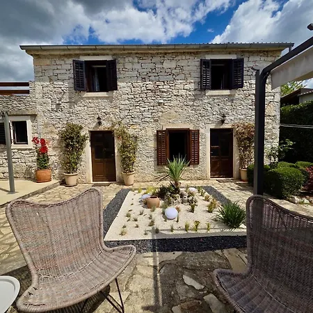 Stonehouse Ana With Jacuzzi Rovinj-krmed