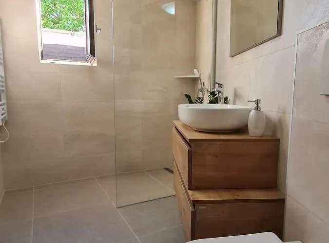 Vakantiehuis Stonehouse Ana With Jacuzzi Rovinj-krmed
