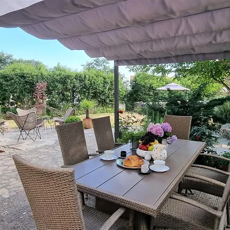 Holiday home Stonehouse Ana With Jacuzzi Rovinj-krmed Krmed